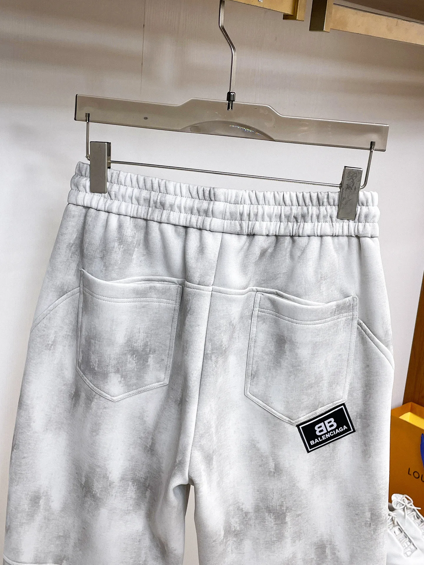Balenciaga 🆕2026 Autumn and Winter New Arrival Casual Pants! The official website will be released simultaneously. Brand Classic LOGO casual pants, customized fabrics, excellent comfort and strong touch. Highly recognisable, perfect appearance and craftsmanship. Size:M-3XL